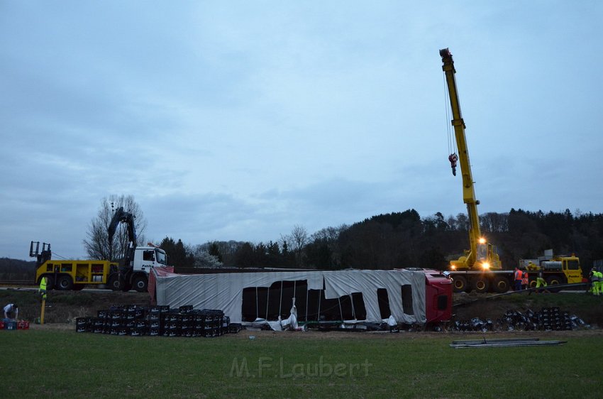 Bierlaster umgestuerzt A 3 Rich Frankfurt Hoehe AS Lohmar P142.JPG